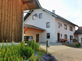 Holiday home on the first floor with private entrance and large garden, Gleißenberg